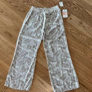 Women's Wide Leg Pants in Black and White